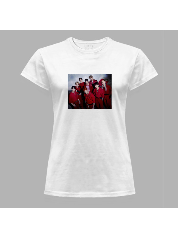 Футболка жіноча з музичним принтом "BTS в червоному" (0453)