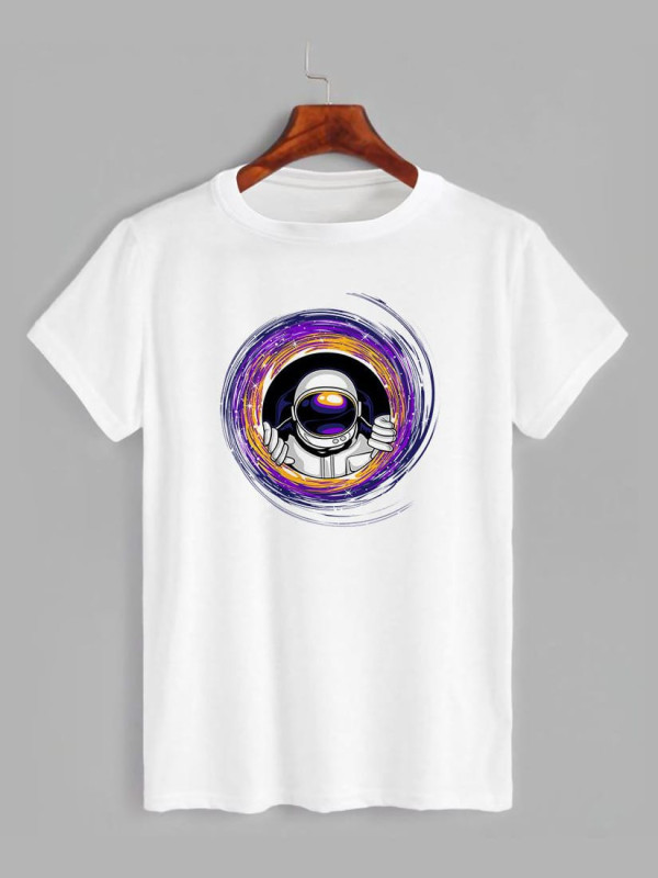 Футболка з принтом Астронавт та чорна діра (1110)